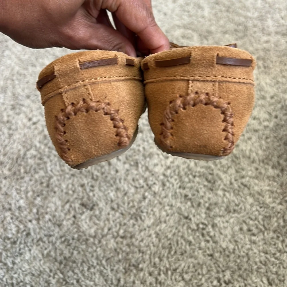 MINNETONKA SLIPPERS - Picture 3 of 4